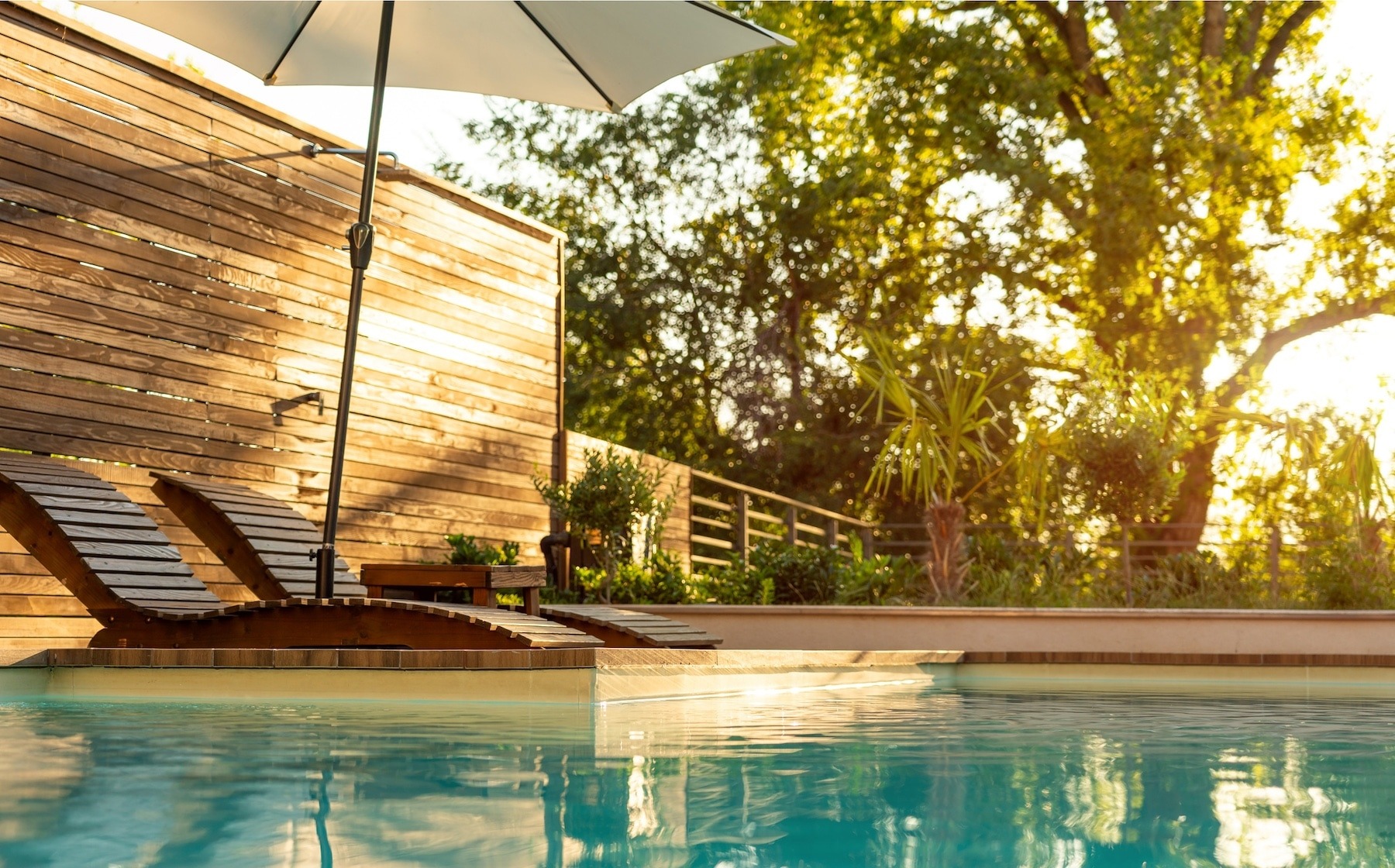 Piscine et terrasse en bois massif