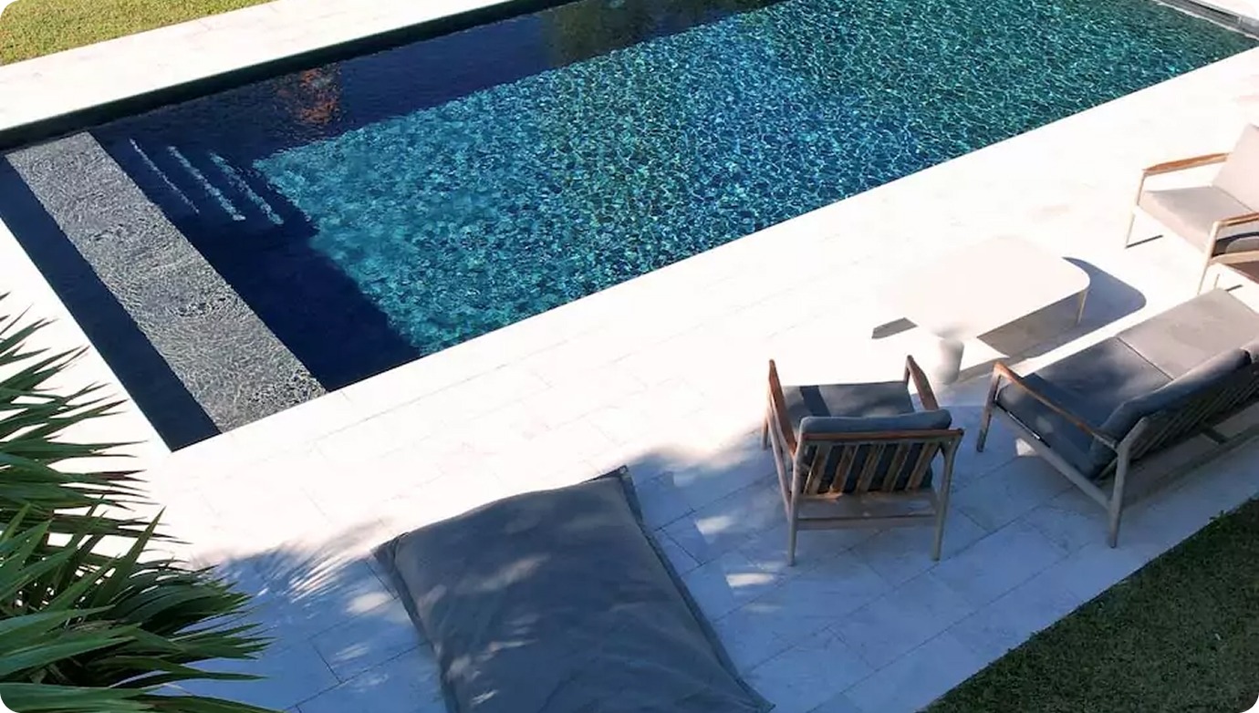 Piscine et terrasse en bois massif